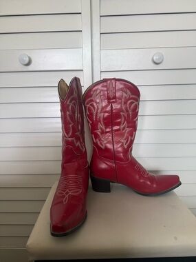 Women’s Red Western Cowboy Boots - Classic Stitch Detail